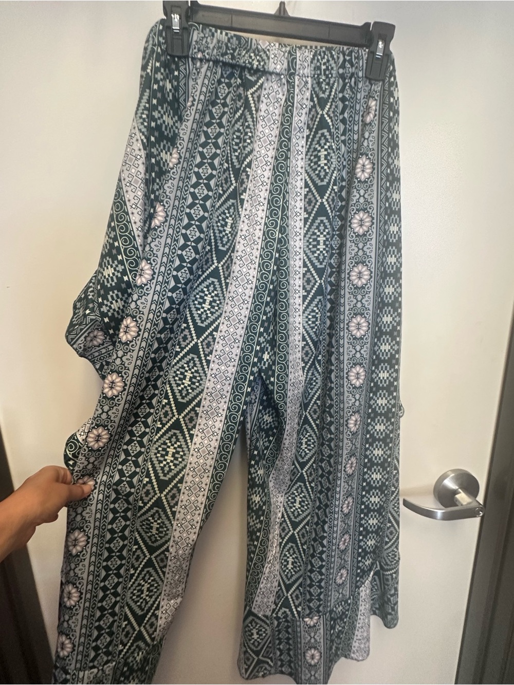 Green & White Patterned Ruffle pants - Picture 4 of 5